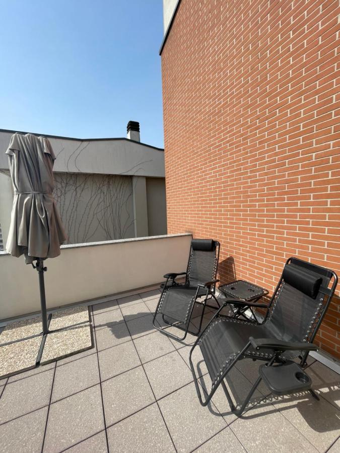 Elegant Apartment In Milan With Panoramic Terrace ภายนอก รูปภาพ