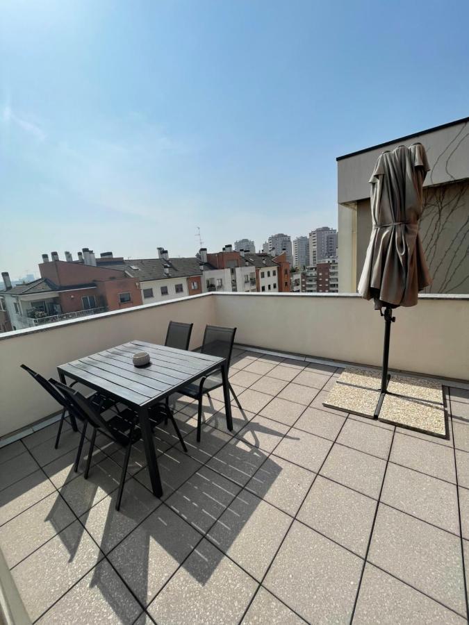 Elegant Apartment In Milan With Panoramic Terrace ภายนอก รูปภาพ